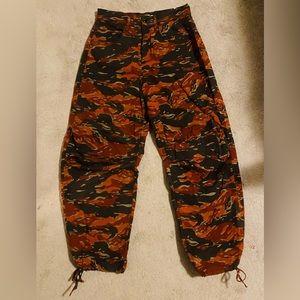 Good American. Red / brown camo. Size 2 / 26.